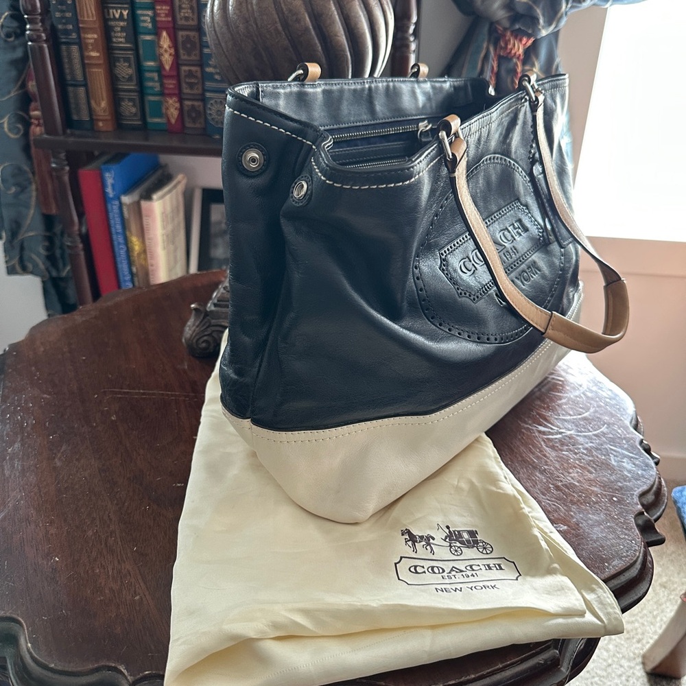 Coach Navy and Cream Bag Leather - Picture 3 of 6